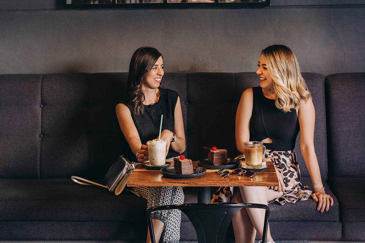 Beat Monday Dread | Two girlfriends hanging out at a cafe